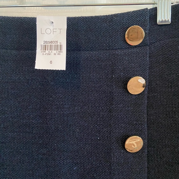LOFT navy blue wrap skirt, size 6 never been worn - Picture 2 of 3